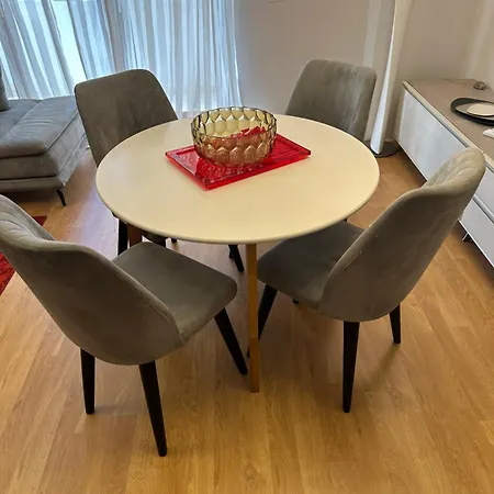 Sky Dwelling شقة *